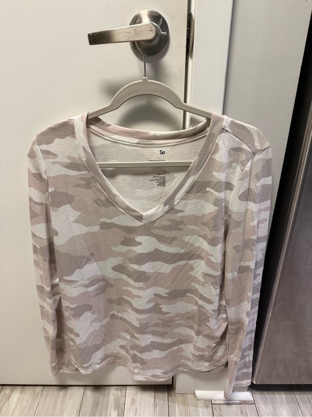 SO Light Pink & White Camouflage V-Neck Long Sleeve Top